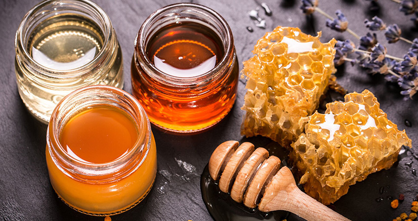 Баночки с медом и сотами